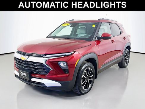 Used 2025 Chevrolet TrailBlazer LT w/ Convenience Package AWD/4WD image 4