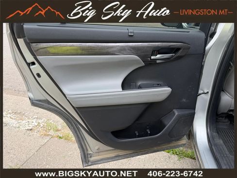 Used 2024 Toyota Highlander Platinum AWD/4WD image 16