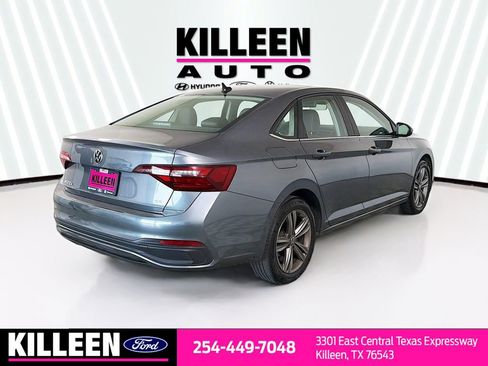 Used 2022 Volkswagen Jetta SE w/ Panoramic Sunroof Package image 8