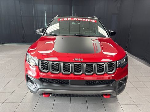 Used 2025 Jeep Compass Trailhawk AWD/4WD image 9