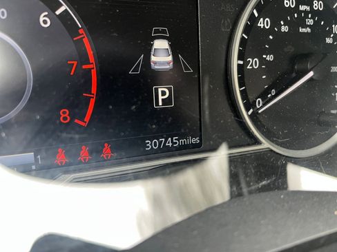 Used 2025 Nissan Versa SV image 38