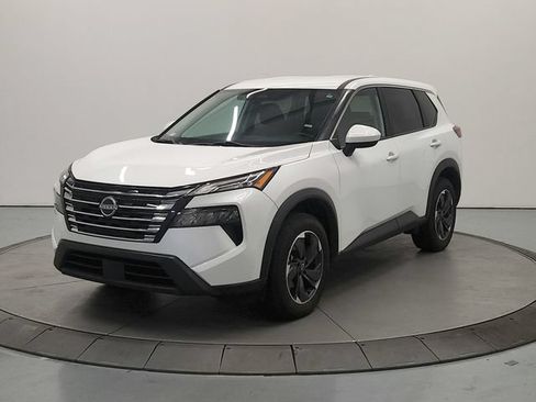 Used 2024 Nissan Rogue SV FWD image 4