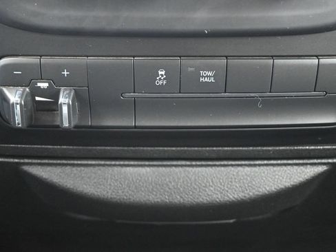 Used 2022 RAM 1500 Classic SLT AWD/4WD image 18