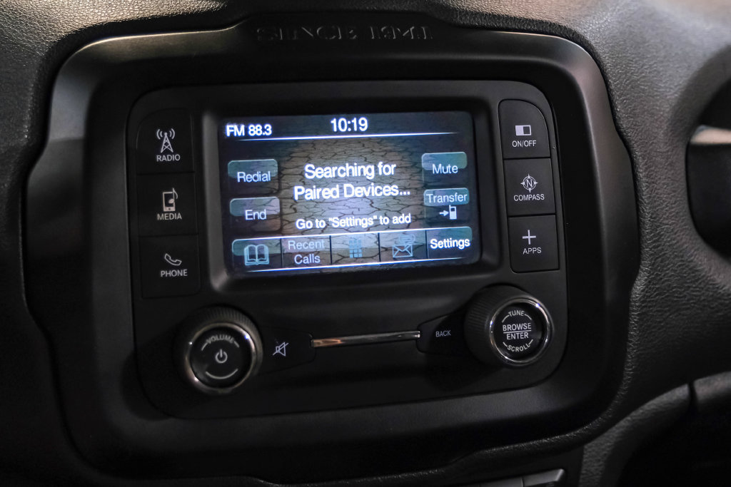 Used 2017 Jeep Renegade Latitude w/ Cold Weather Group AWD/4WD image 29