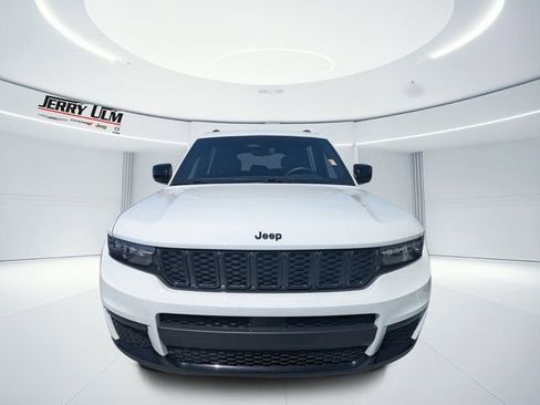 Used 2023 Jeep Grand Cherokee L Laredo image 7