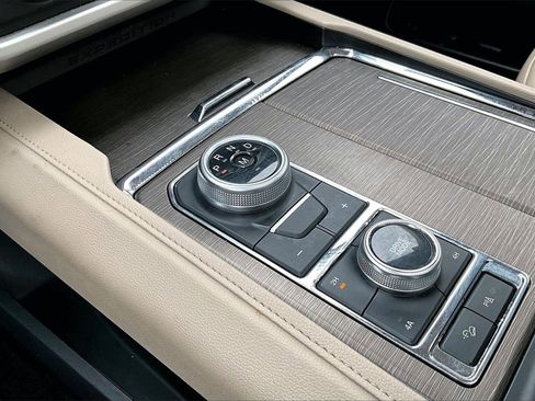 Used 2024 Ford Expedition Limited image 33