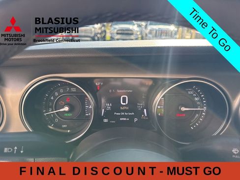 Used 2023 Jeep Wrangler Unlimited w/ Cold Weather Group AWD/4WD image 27
