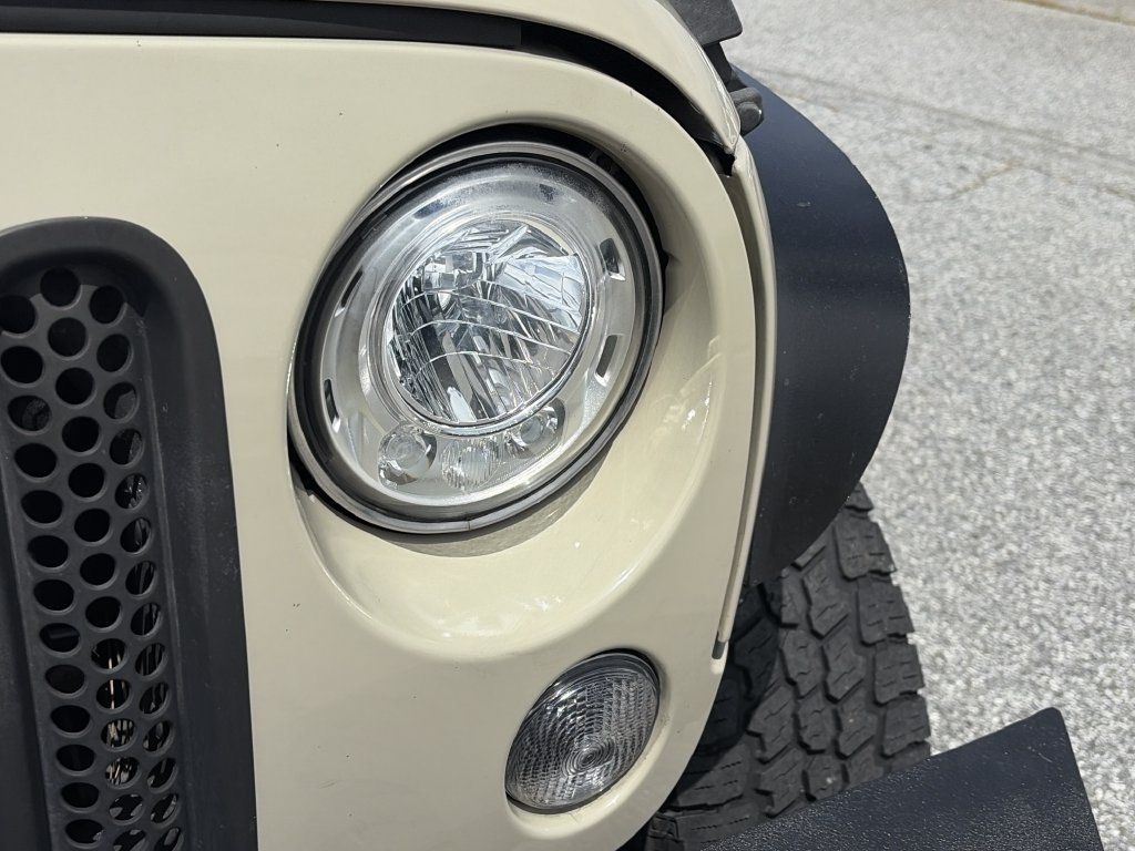 Used 2018 Jeep Wrangler Unlimited Rubicon w/ Connectivity Group AWD/4WD image 24