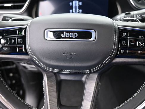 Used 2024 Jeep Grand Cherokee Overland w/ Luxury Tech Group IV image 30