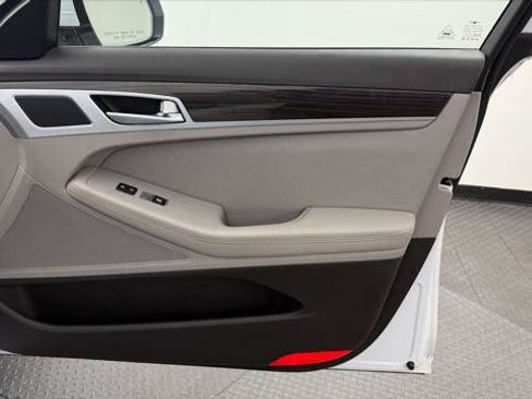Used 2018 Genesis G80 3.8 RWD image 23