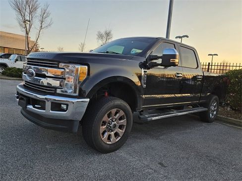 Used 2017 Ford F250 Lariat w/ Chrome Package image 4