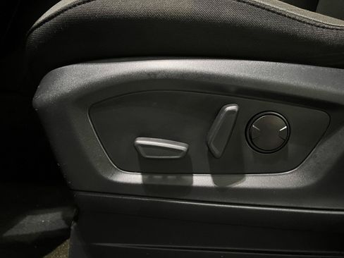 Used 2024 Ford Explorer XLT AWD/4WD image 14