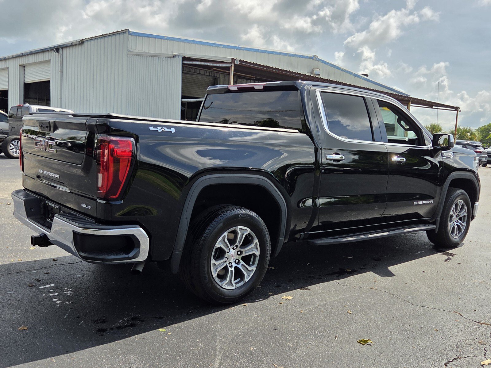Used 2024 GMC Sierra 1500 SLT AWD/4WD image 5