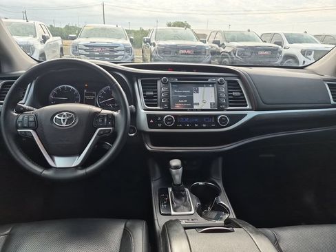 Used 2018 Toyota Highlander Limited FWD image 29