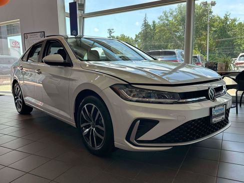 New 2025 Volkswagen Jetta SE FWD image 2
