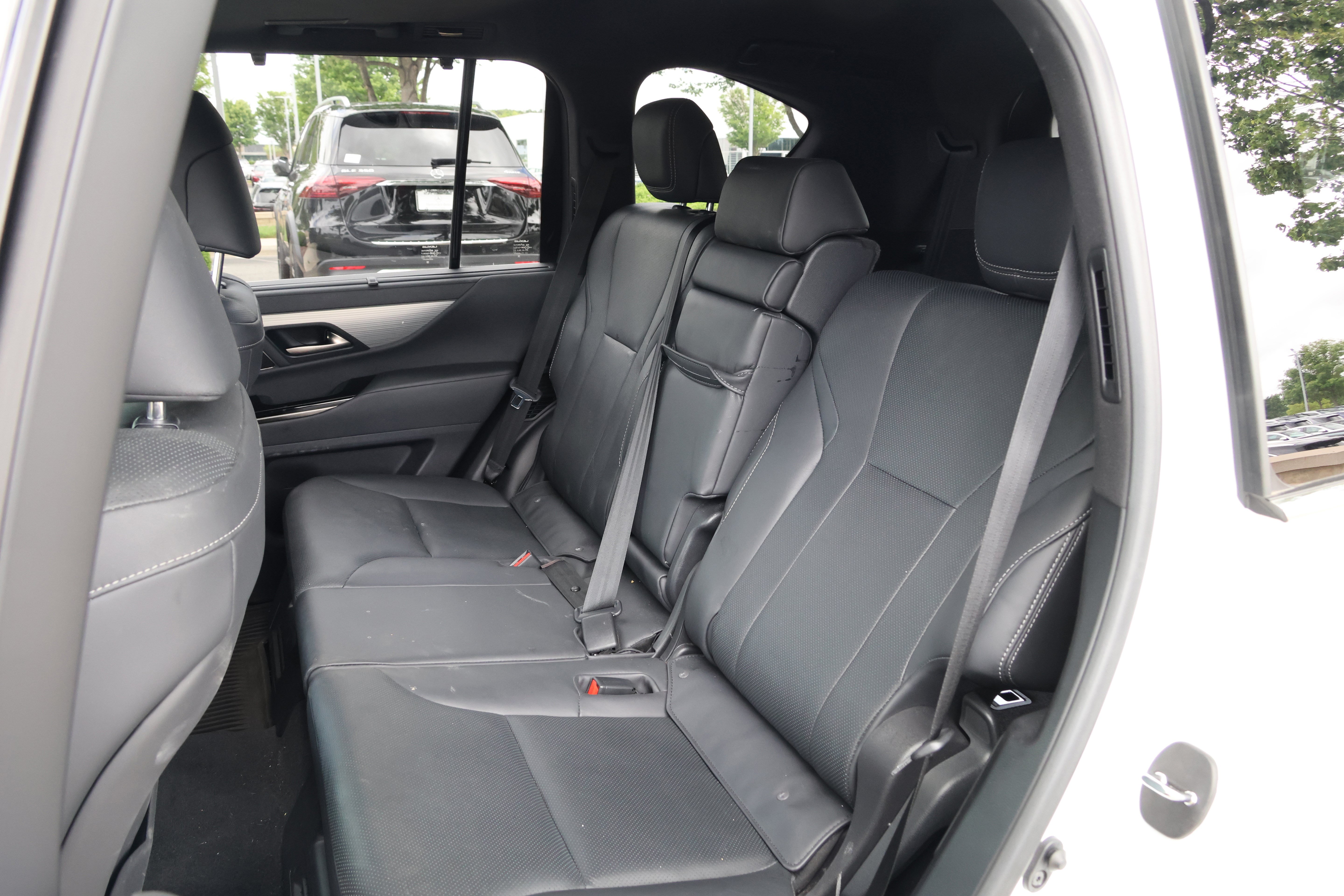 Used 2023 Lexus LX 600 F Sport w/ Accessory Package (Z1) AWD/4WD image 37