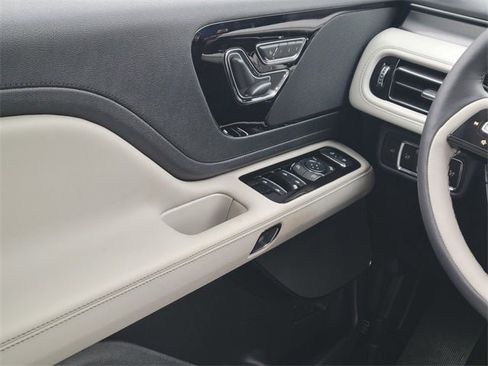 New 2026 Lincoln Aviator AWD image 35