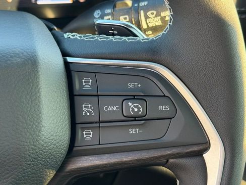 New 2025 Jeep Grand Cherokee Limited image 17