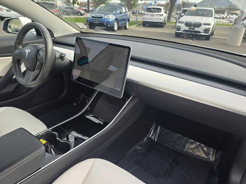 Used 2020 Tesla Model 3 Standard Range image 12