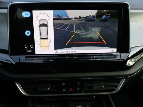 New 2026 Volkswagen Atlas Cross Sport SE image 28