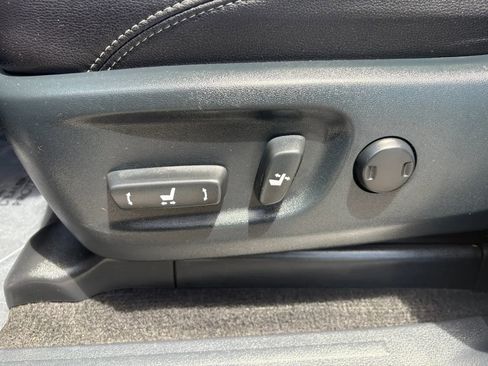 Used 2018 Toyota 4Runner SR5 Premium AWD/4WD image 30