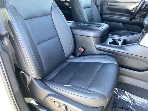 Used 2024 Chevrolet Suburban LT RWD image 10