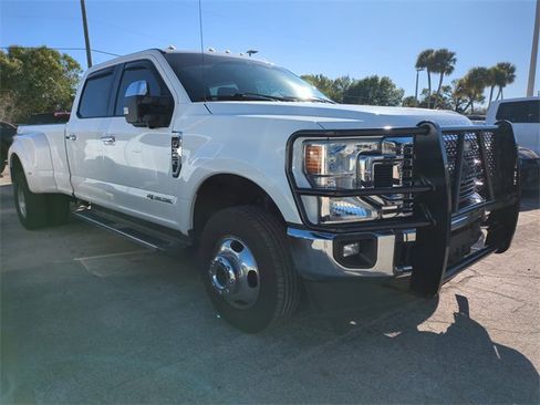 Used 2020 Ford F350 Lariat w/ Chrome Package image 2
