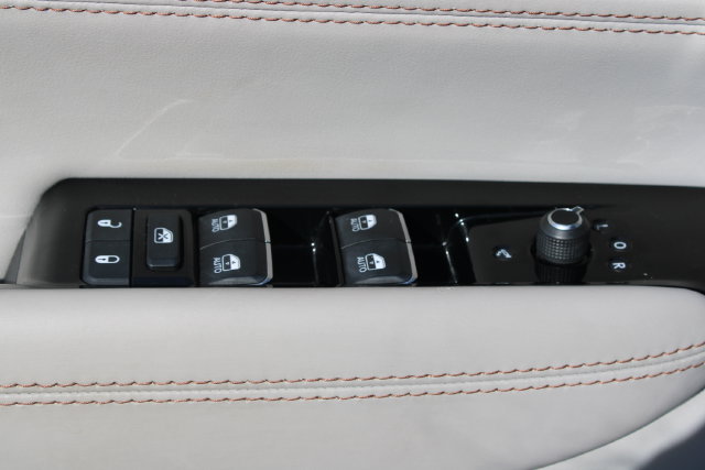 Used 2023 Jeep Grand Wagoneer L 4WD w/ Flexible Seating Group image 13