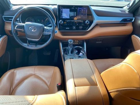 Used 2020 Toyota Highlander Platinum image 5