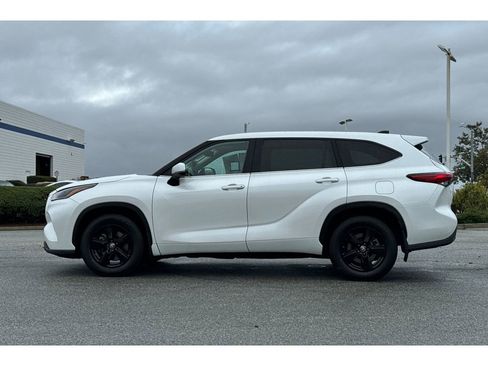 Certified 2023 Toyota Highlander FWD image 7