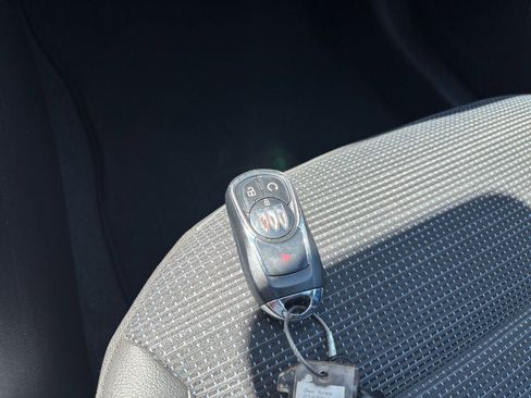Used 2025 Buick Envista Preferred FWD image 23
