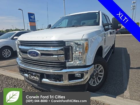 Used 2017 Ford F250 XLT w/ XLT Value Package AWD/4WD image 3