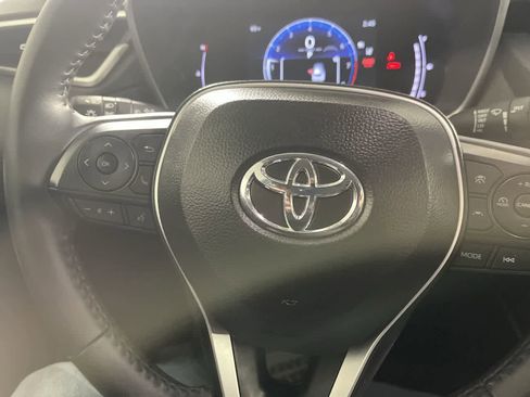 Used 2025 Toyota Corolla Cross XLE image 16