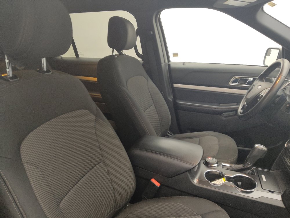 Used 2017 Ford Explorer XLT AWD/4WD image 21