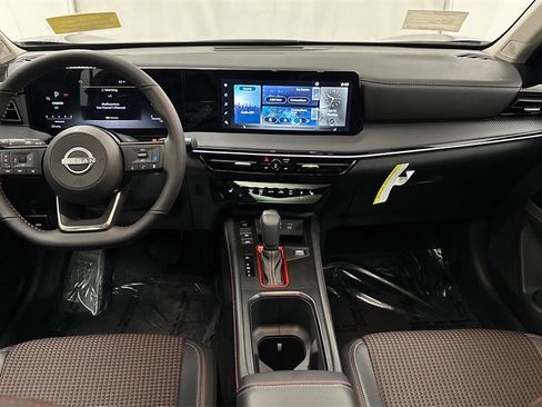 New 2025 Nissan Kicks SR w/ SR Premium Package image 18