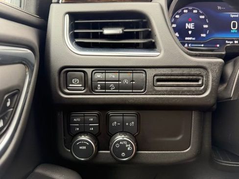 Used 2023 Chevrolet Suburban Premier AWD/4WD image 26