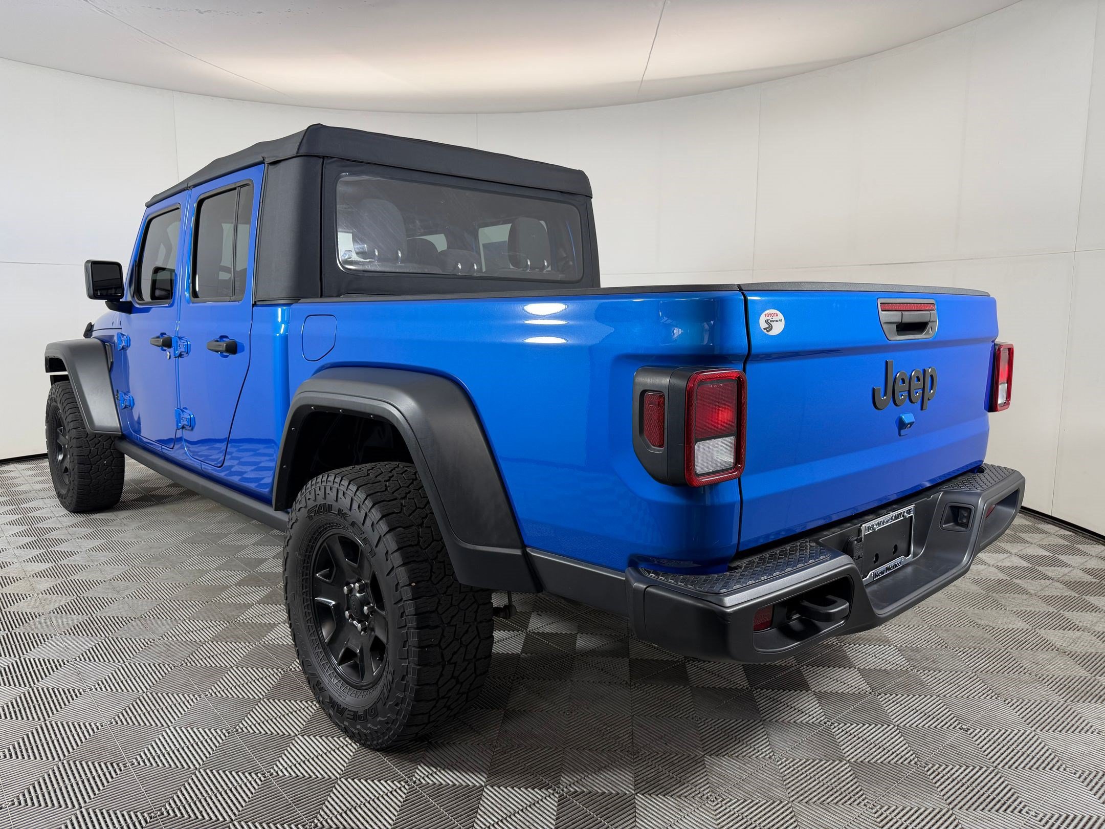 Used 2022 Jeep Gladiator Sport AWD/4WD image 3