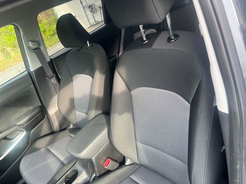 Used 2025 Kia Soul LX w/ LX Technology Package FWD image 31