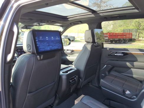 New 2026 Chevrolet Suburban High Country AWD/4WD image 19