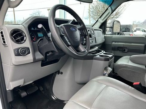 Used 2022 Ford E-450 and Econoline 450 Super Duty w/ Power Windows & Locks Group image 13