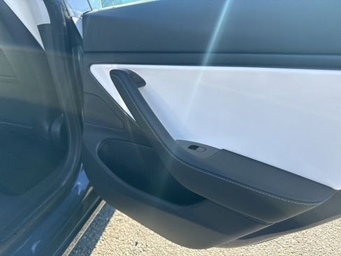 Used 2020 Tesla Model 3 Performance image 12