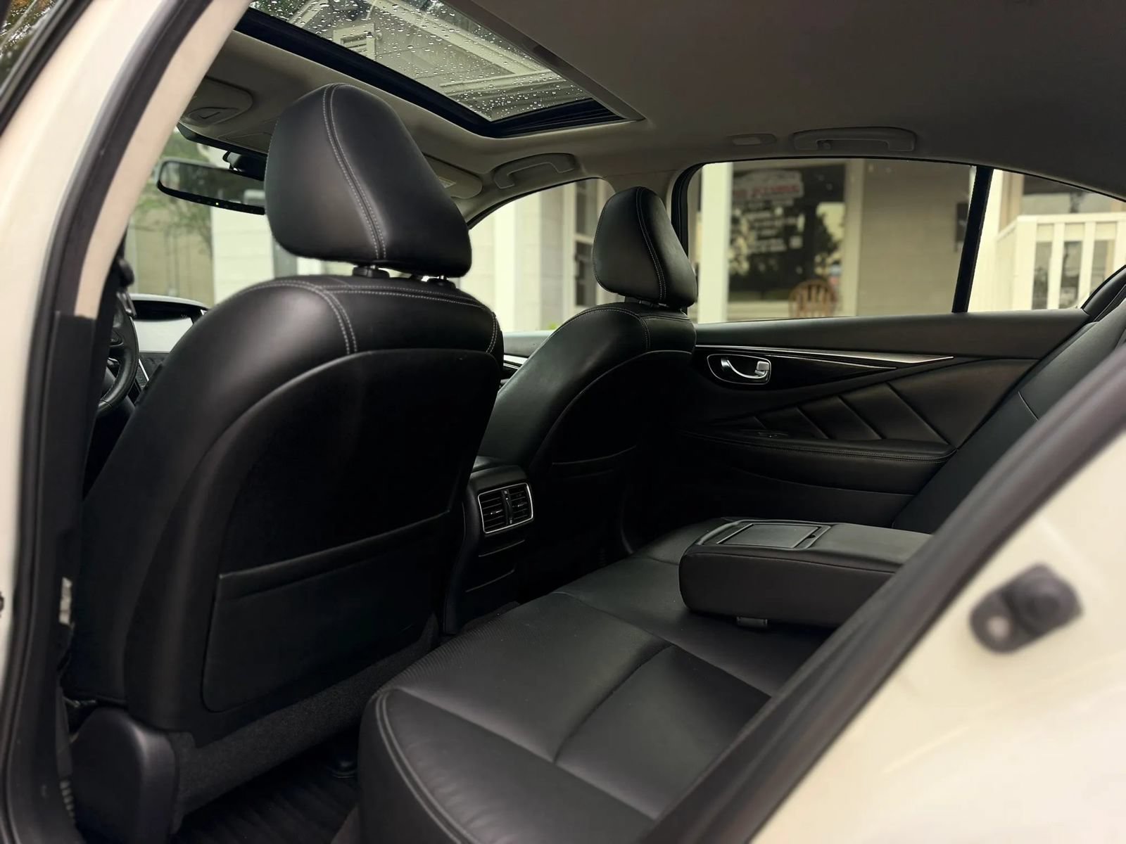 Used 2018 INFINITI Q50 Luxe w/ Sensory Package (Luxe) AWD/4WD image 9