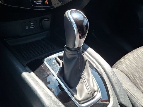 Used 2020 Nissan Rogue SV AWD/4WD image 16