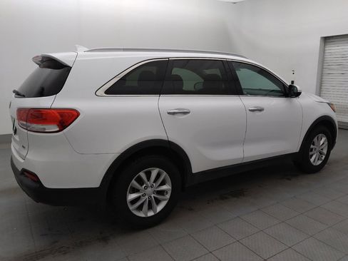 Used 2017 Kia Sorento FWD w/ LX Convenience Package image 10