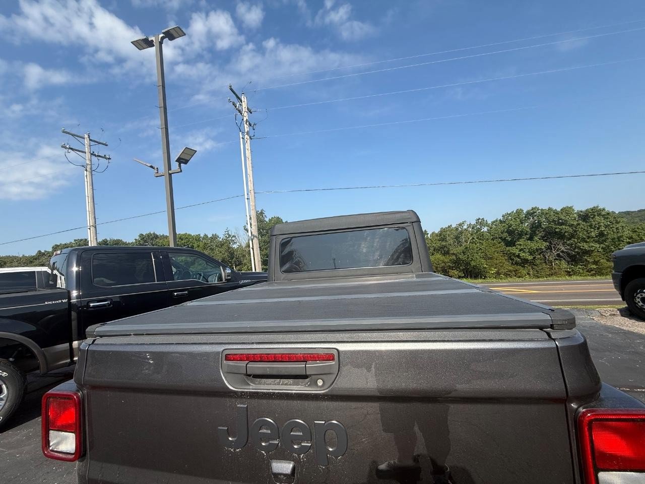 Used 2022 Jeep Gladiator Sport AWD/4WD image 6