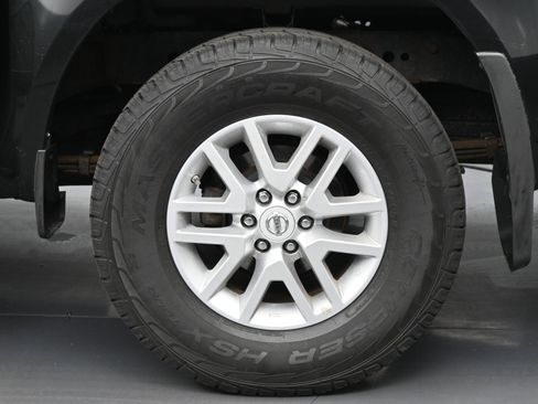 Used 2016 Nissan Frontier SV image 17