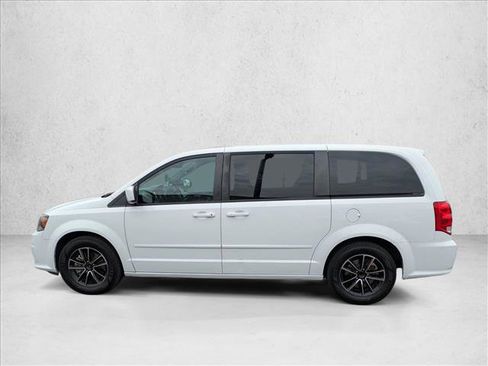 Used 2016 Dodge Grand Caravan SXT image 9