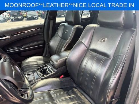 Used 2018 Chrysler 300 S w/ 300S Premium Group RWD image 18