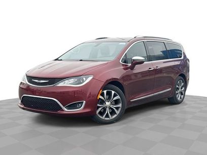 Used 2017 Chrysler Pacifica Limited w/ UConnect Theater Package
