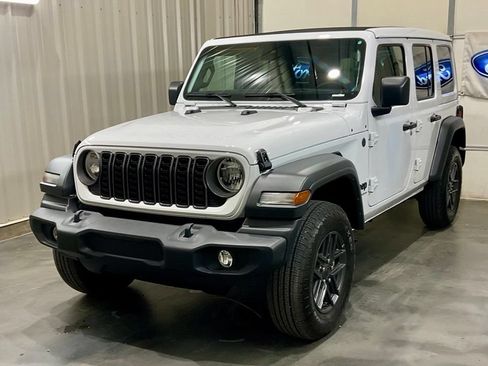 Used 2025 Jeep Wrangler Unlimited Sport AWD/4WD image 3